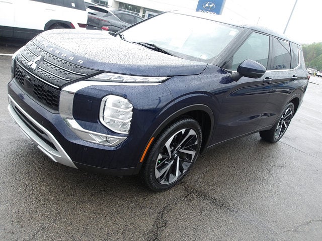 2023 Mitsubishi Outlander SE