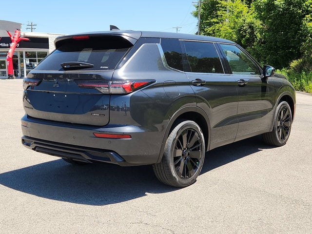 2026 Mitsubishi Outlander Base