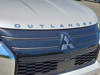 2026 Mitsubishi Outlander Base