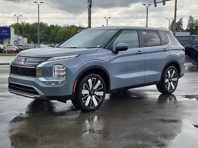 2026 Mitsubishi Outlander SE