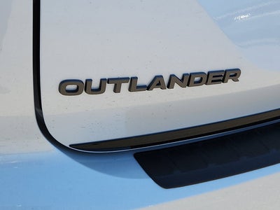 2026 Mitsubishi Outlander Base