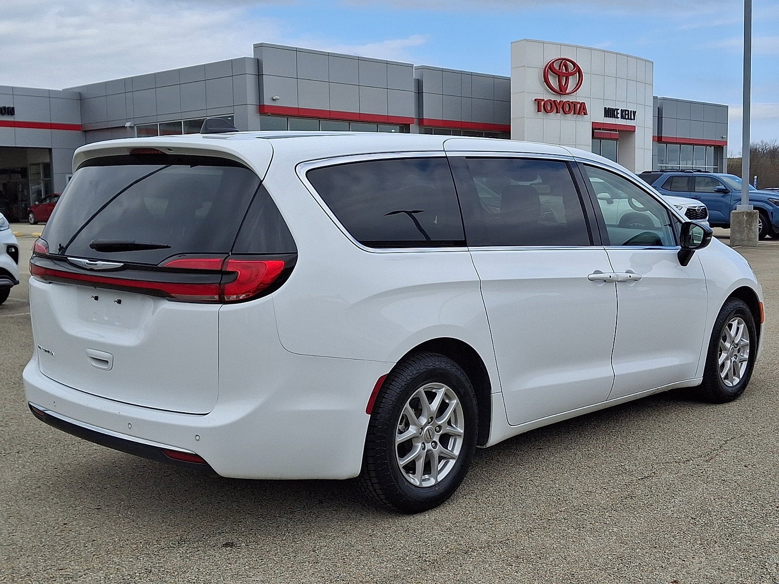 2024 Chrysler Pacifica Touring L