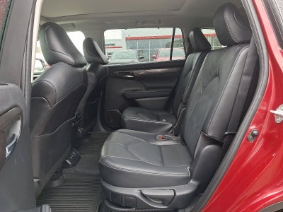 2022 Toyota Highlander Hybrid Platinum