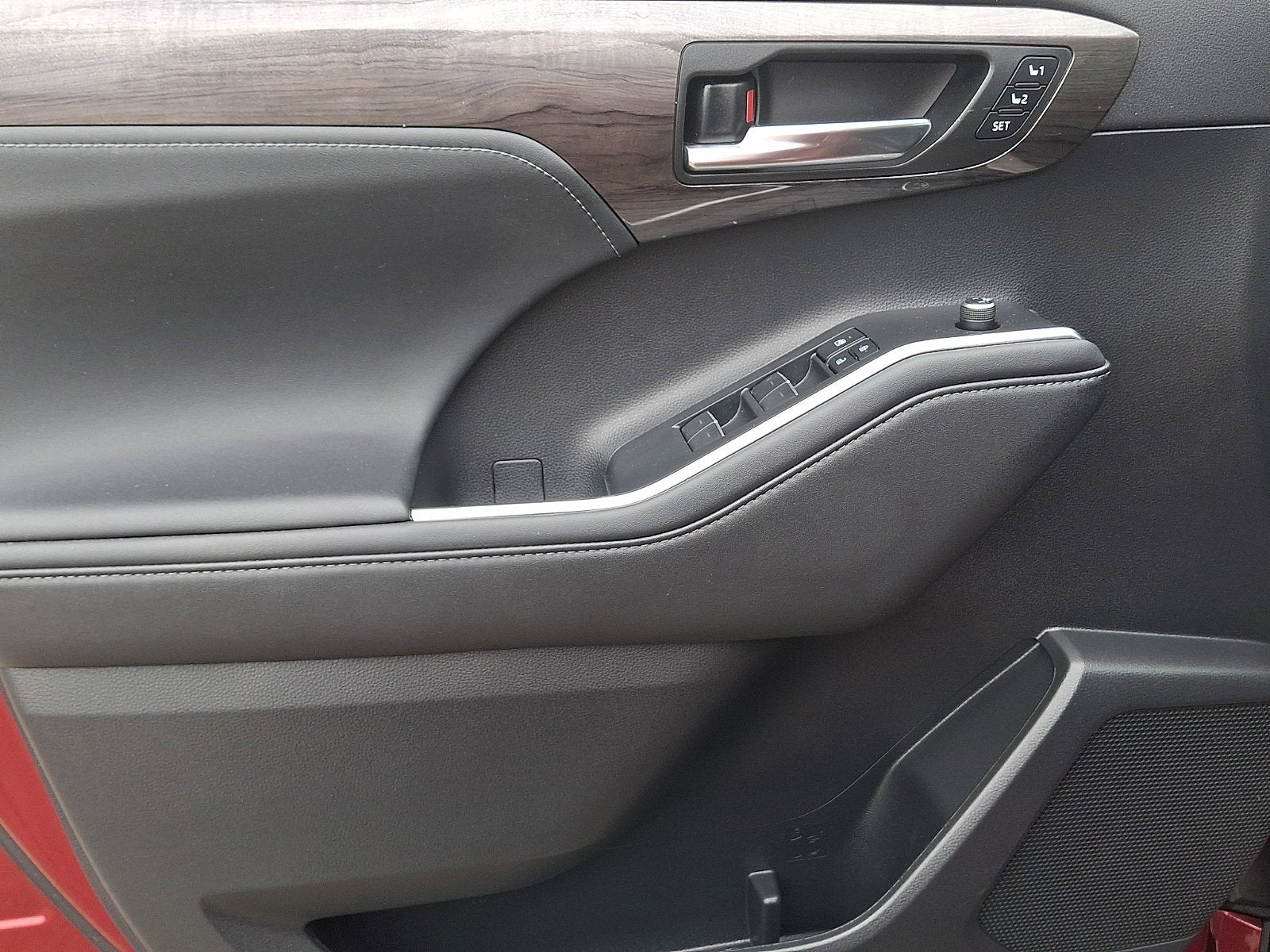 2022 Toyota Highlander Hybrid Platinum