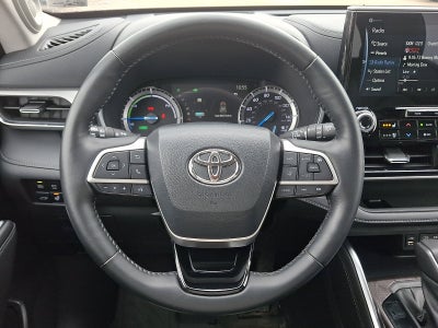 2022 Toyota Highlander Hybrid Platinum