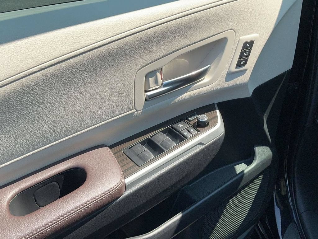 2023 Toyota Sienna Platinum