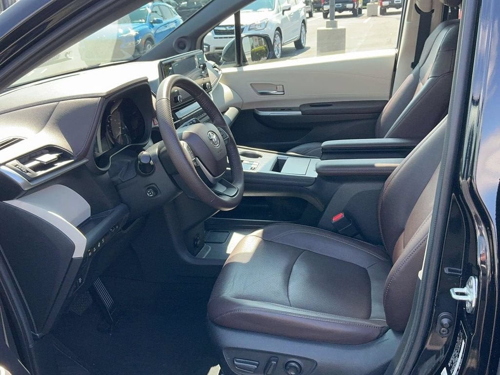 2023 Toyota Sienna Platinum