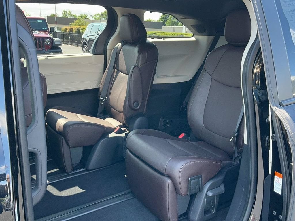 2023 Toyota Sienna Platinum