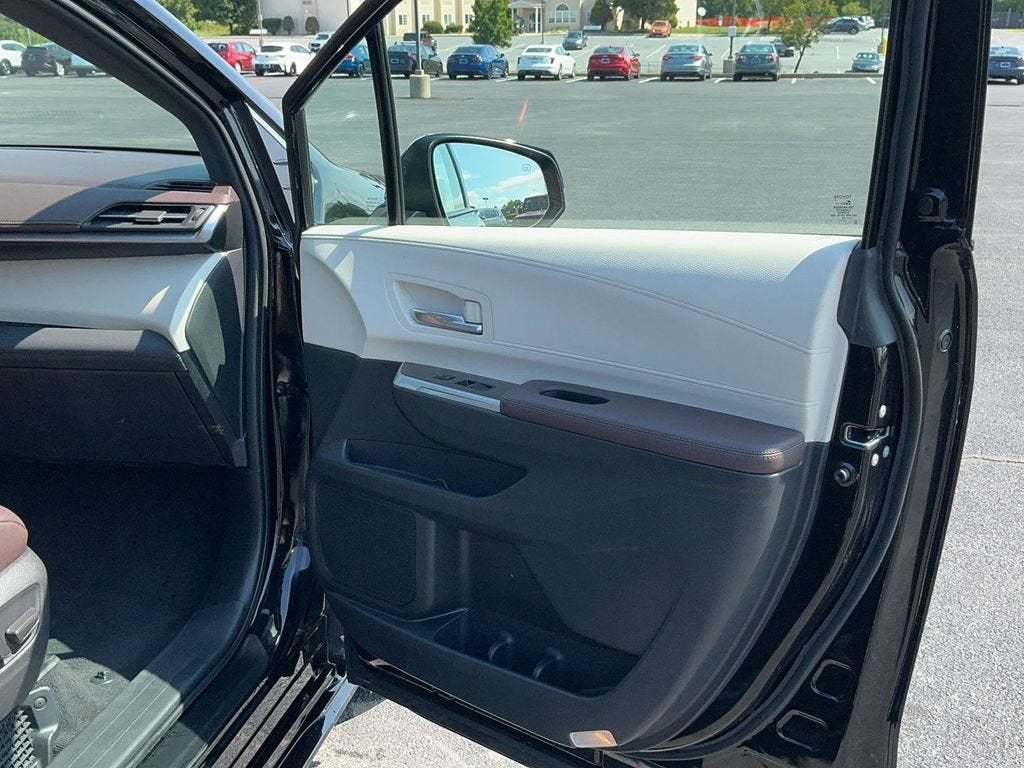 2023 Toyota Sienna Platinum