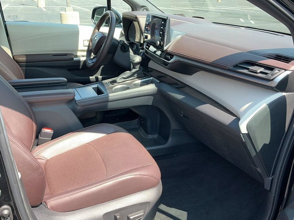 2023 Toyota Sienna Platinum