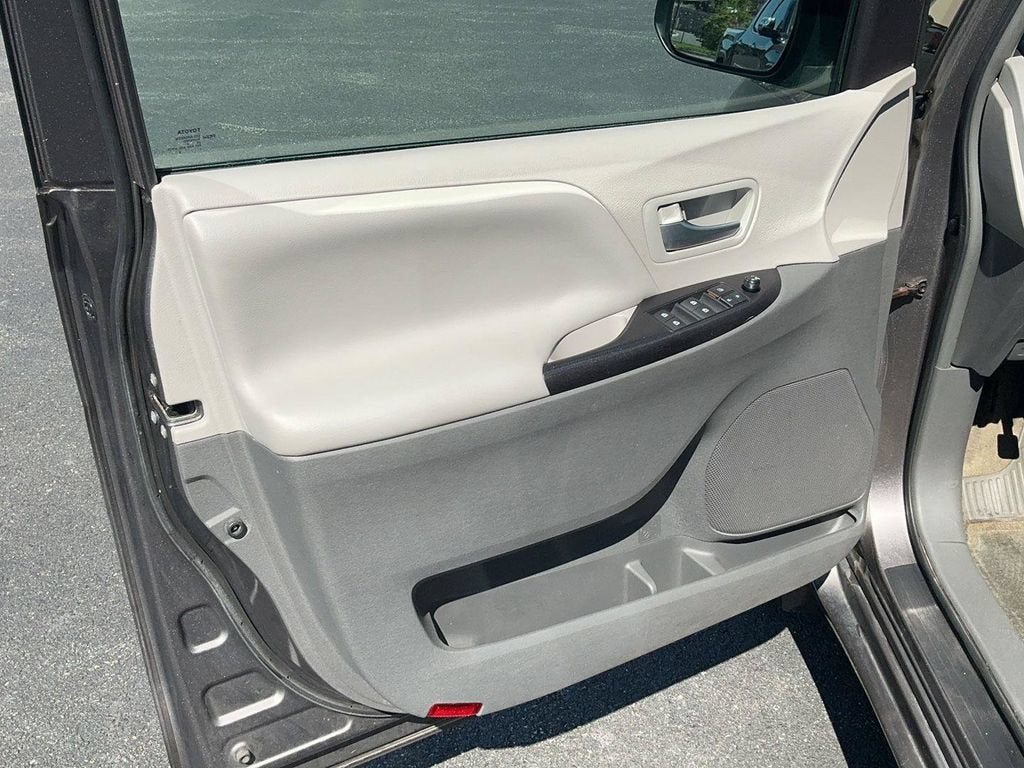 2017 Toyota Sienna LE
