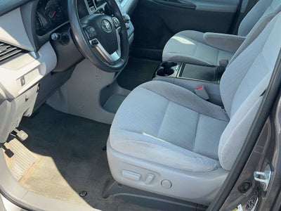 2017 Toyota Sienna LE