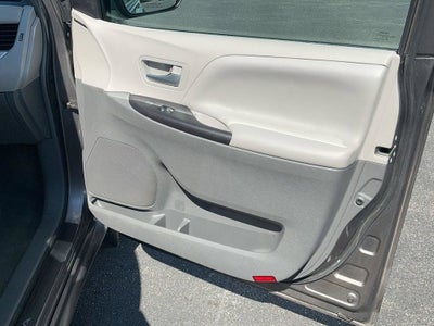 2017 Toyota Sienna LE