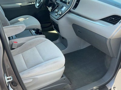 2017 Toyota Sienna LE