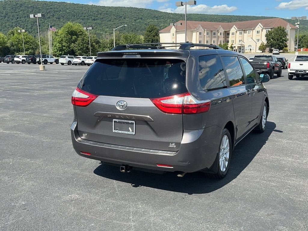 2017 Toyota Sienna LE