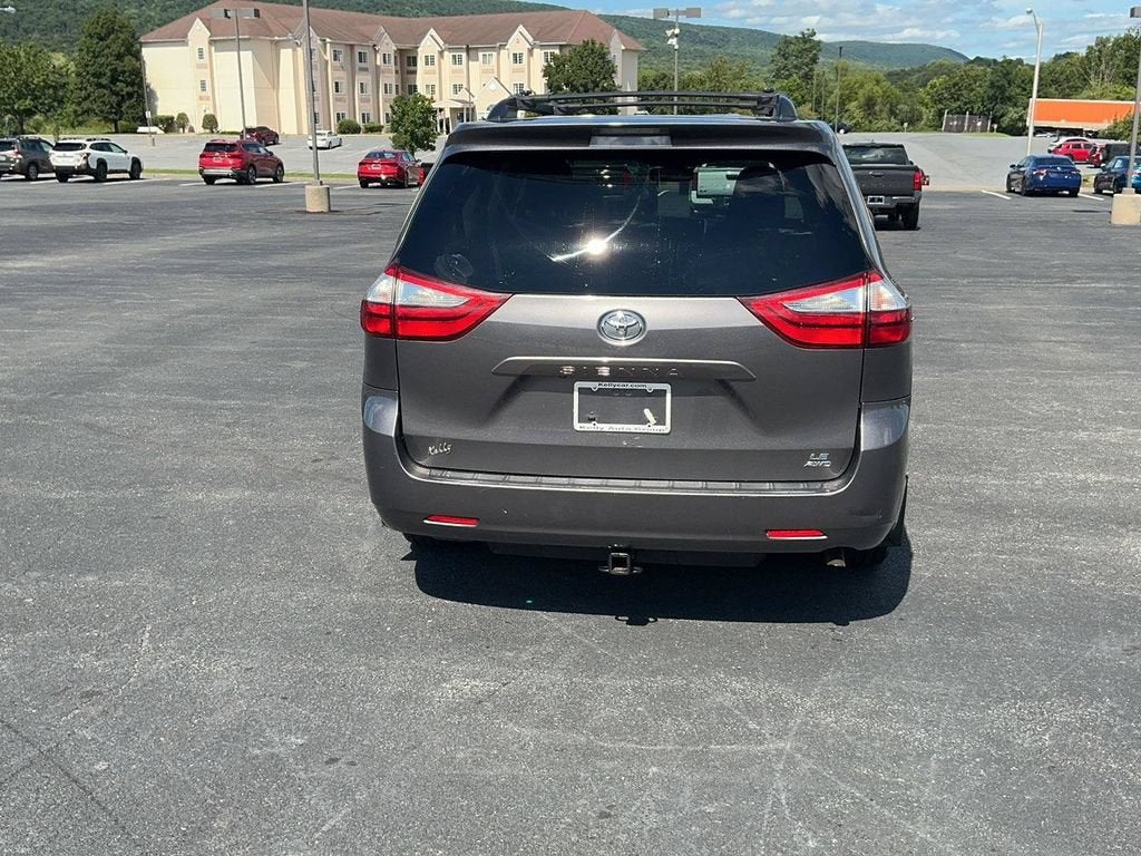 2017 Toyota Sienna LE