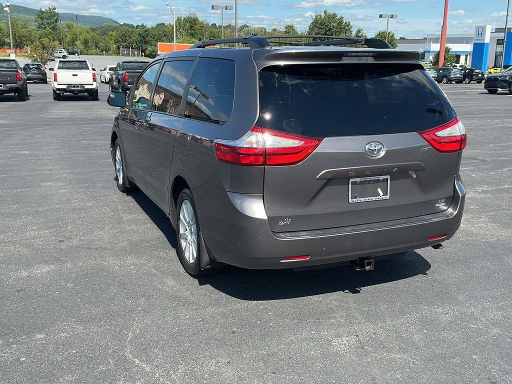2017 Toyota Sienna LE
