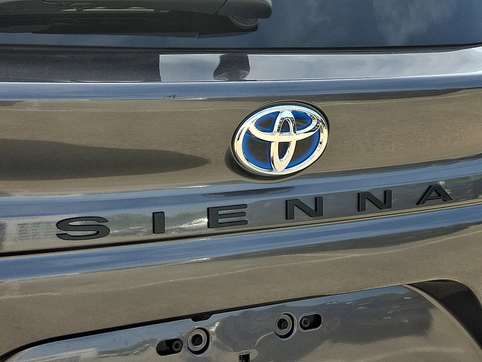 2025 Toyota Sienna LE