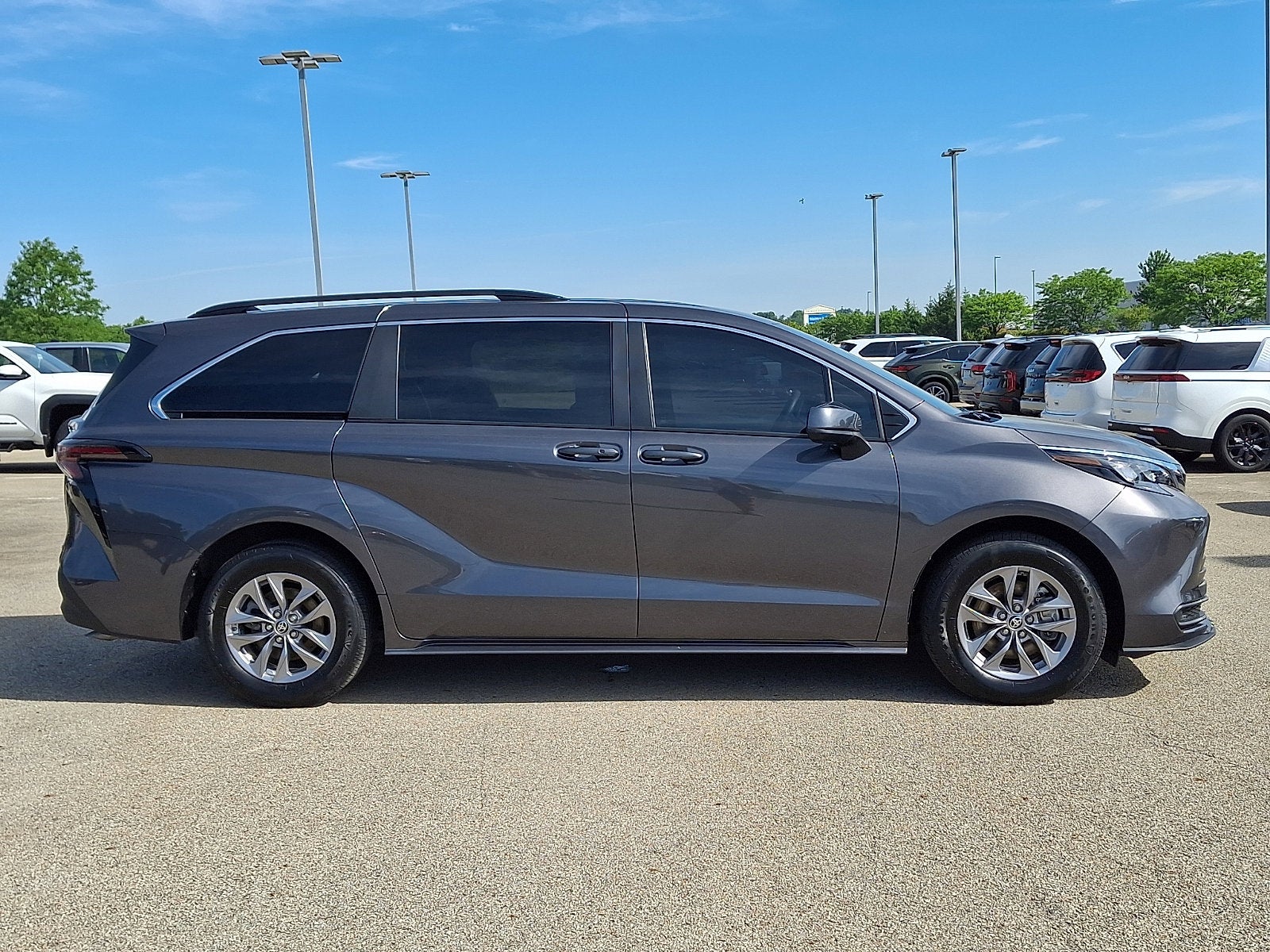 2025 Toyota Sienna LE