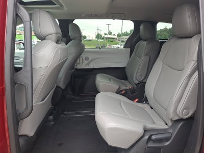 2025 Toyota Sienna Base