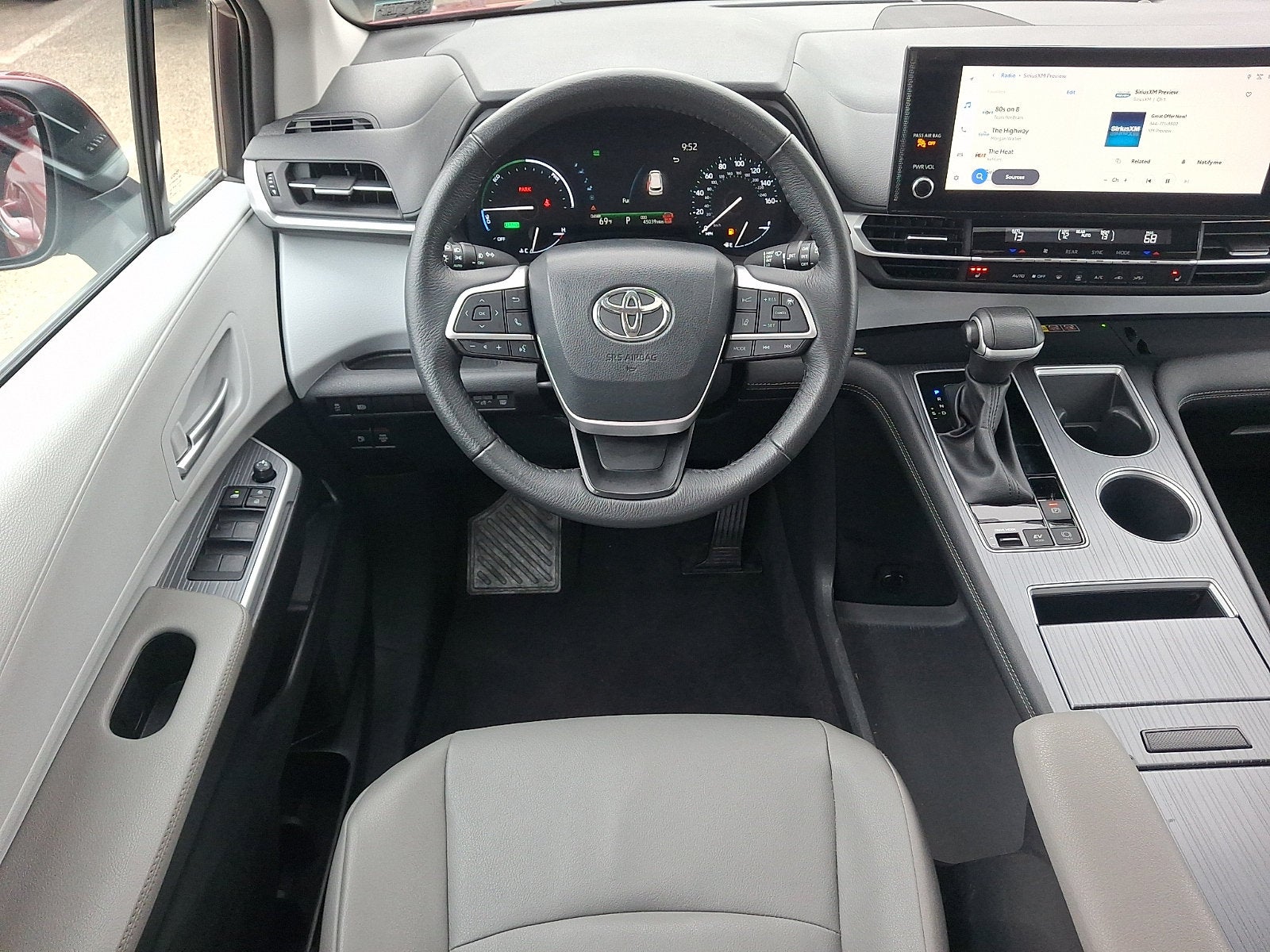 2025 Toyota Sienna Base