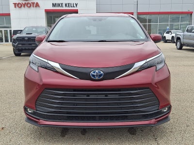 2025 Toyota Sienna Base