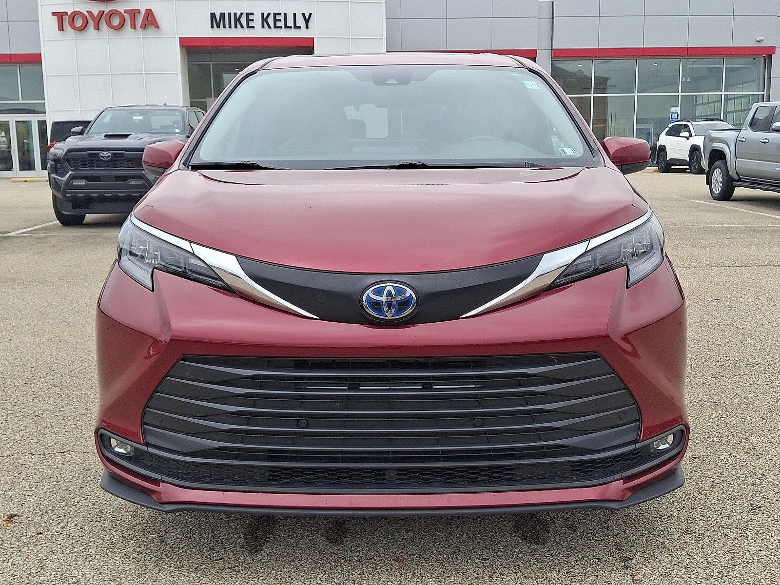 2025 Toyota Sienna Base