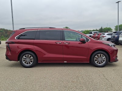 2025 Toyota Sienna Base