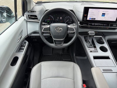2025 Toyota Sienna Base