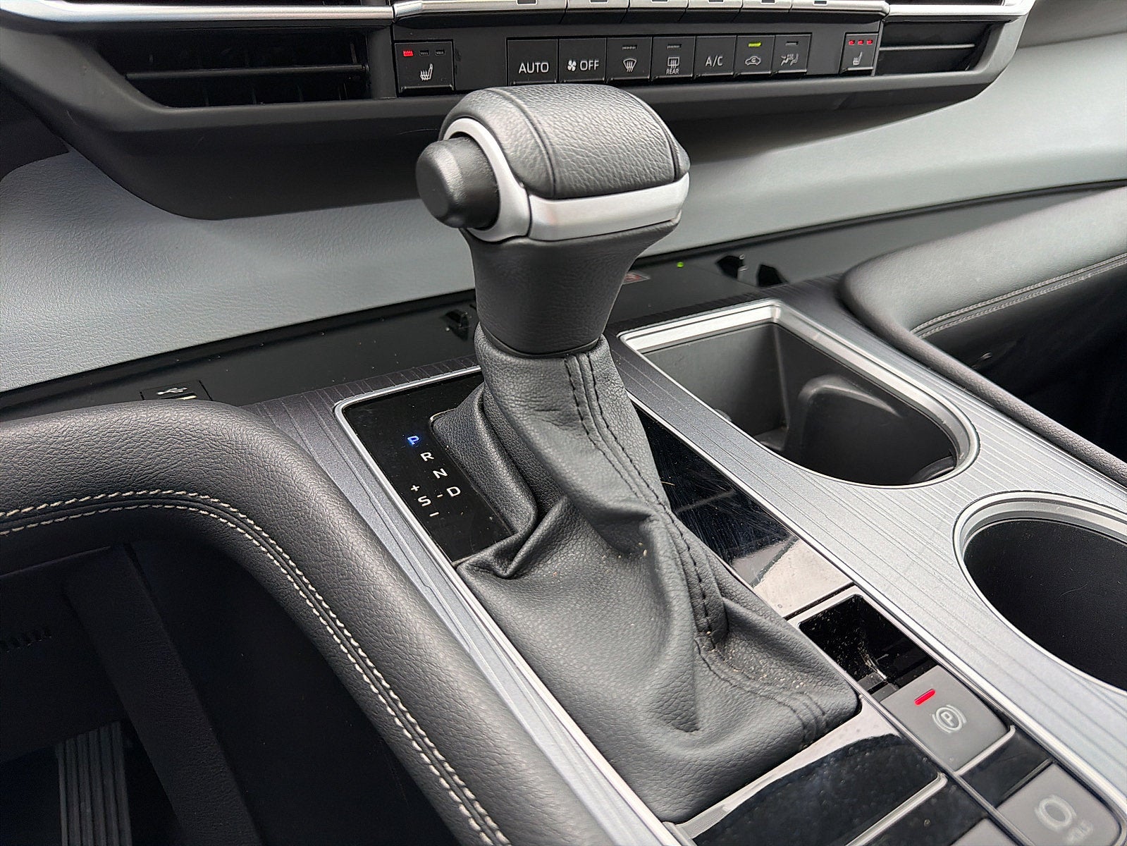 2025 Toyota Sienna Base