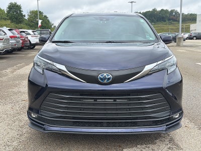 2025 Toyota Sienna Base