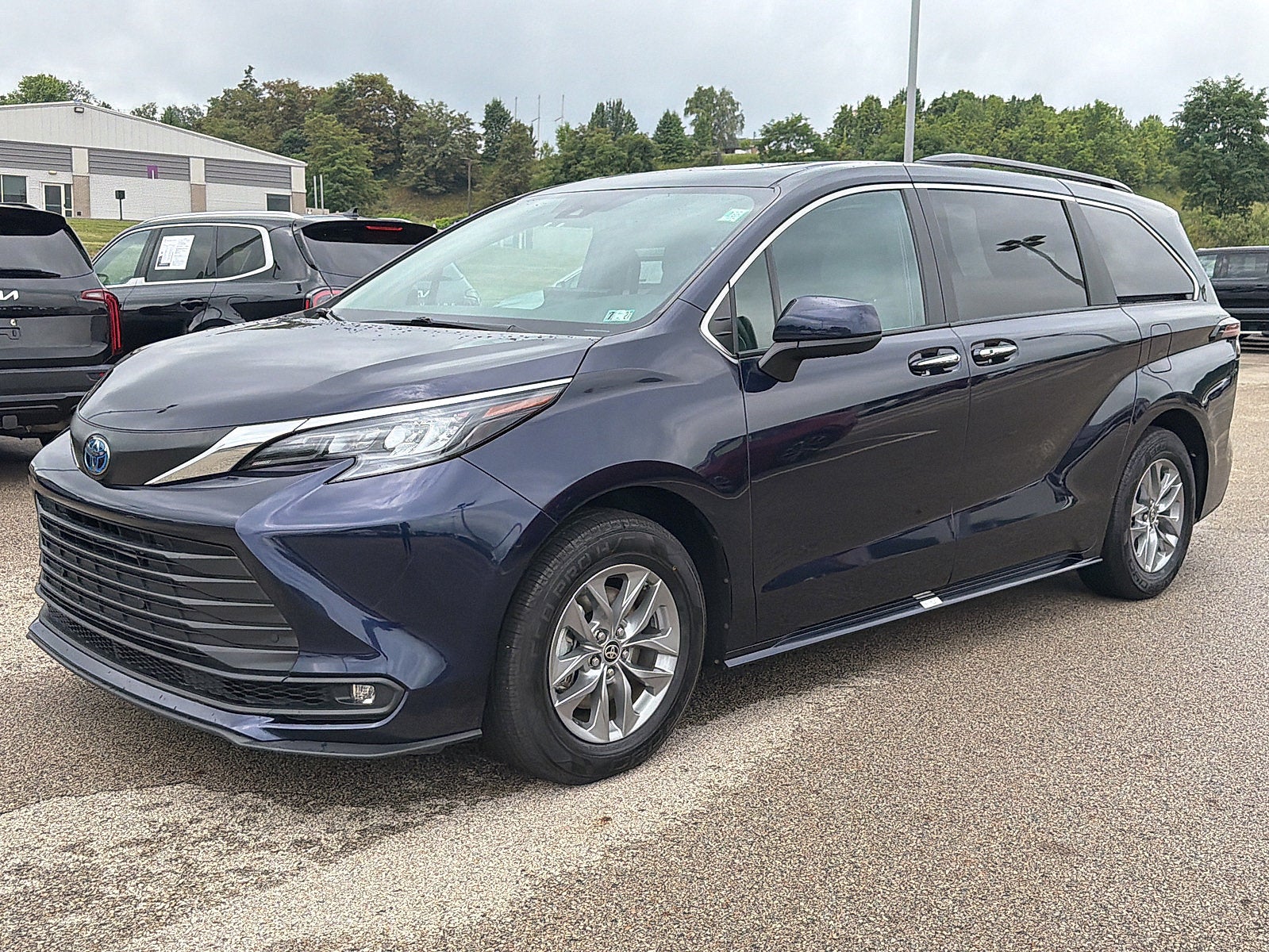 2025 Toyota Sienna Base