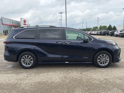 2025 Toyota Sienna Base