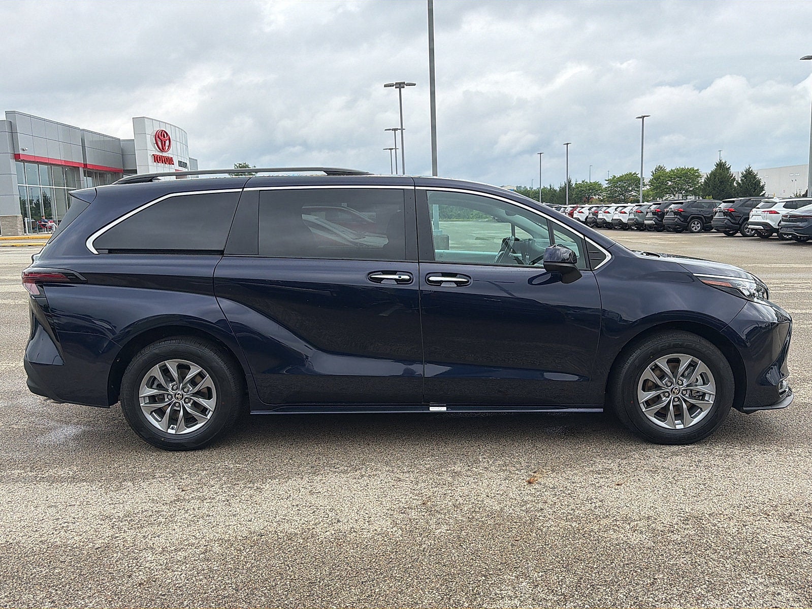 2025 Toyota Sienna Base