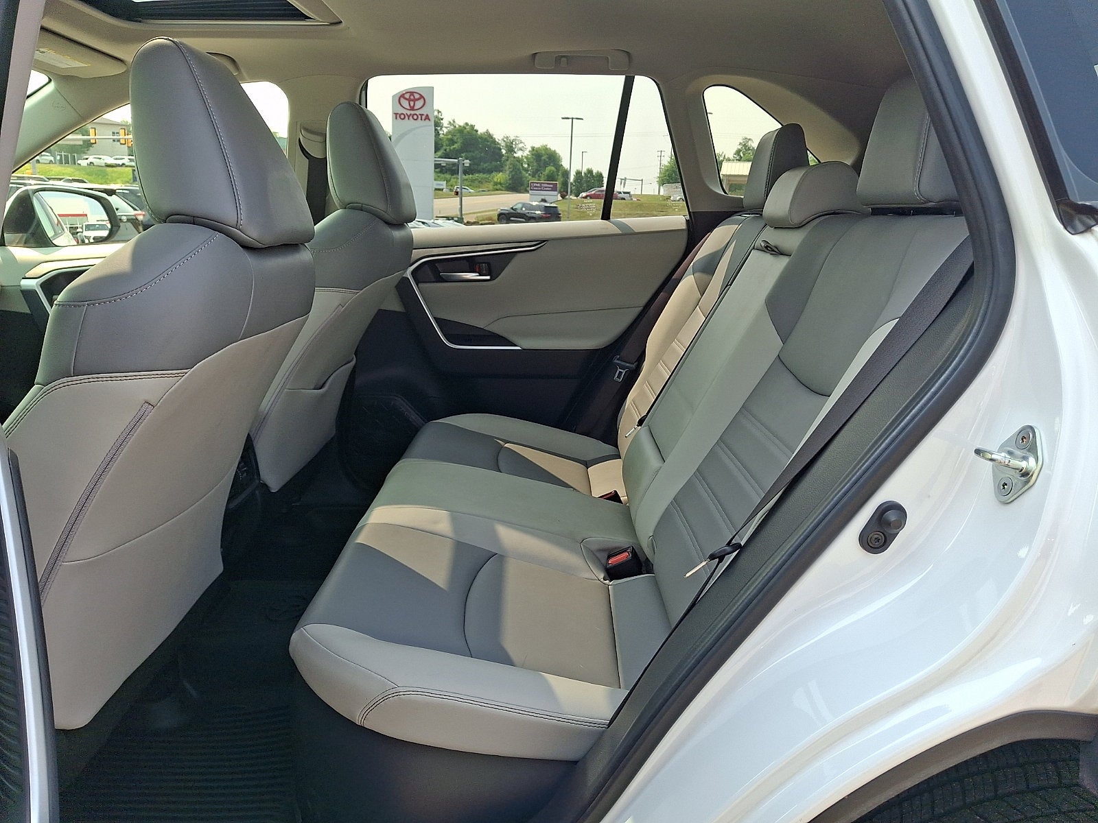 2023 Toyota RAV4 Hybrid XLE Premium