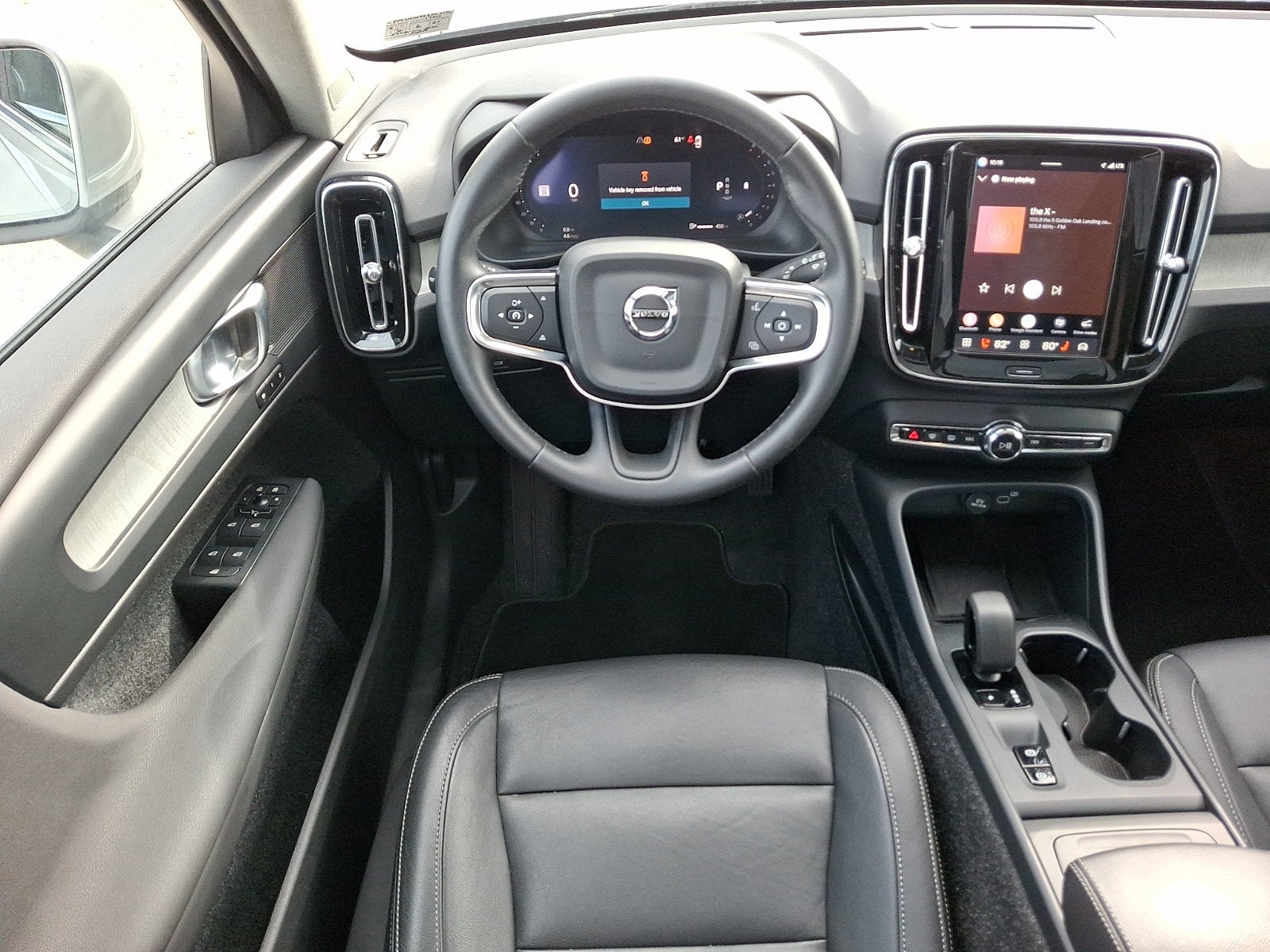 2025 Volvo XC40 Core Bright Theme