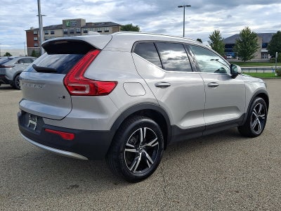 2025 Volvo XC40 Core Bright Theme
