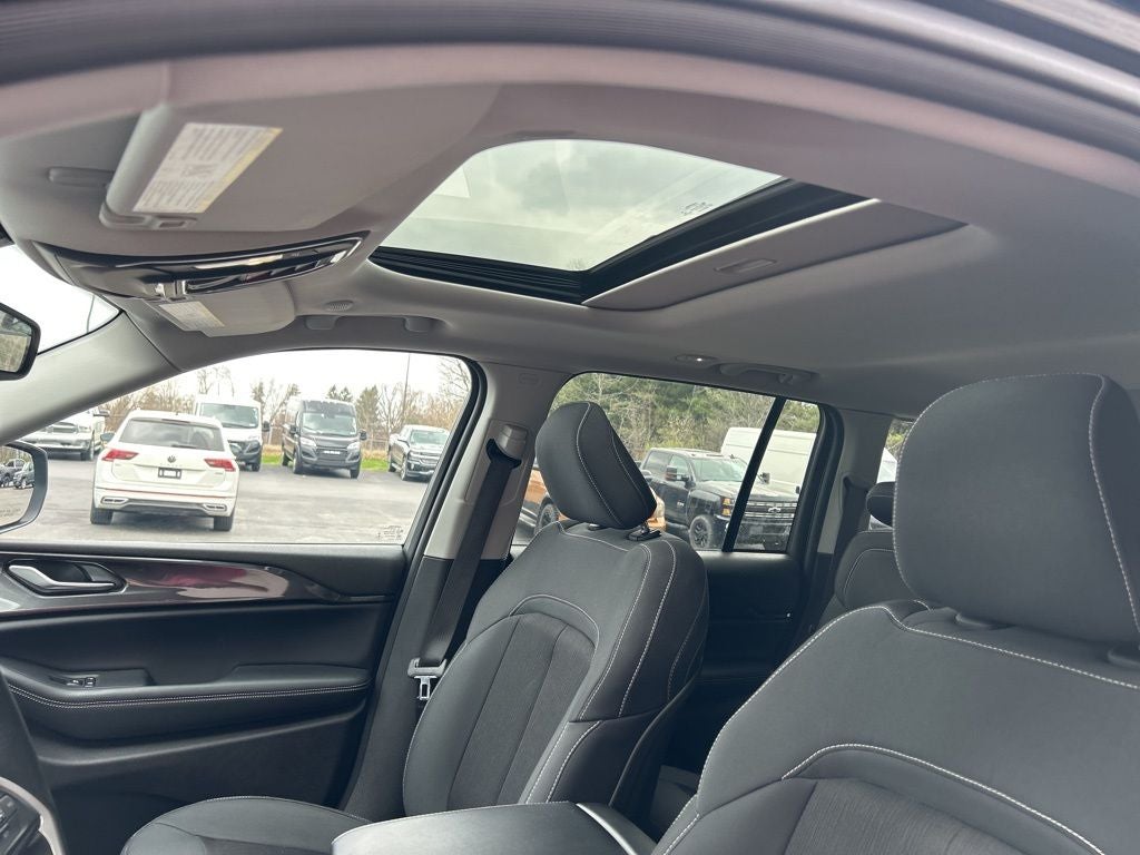 2022 Jeep Grand Cherokee Laredo 4x4