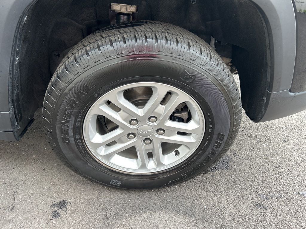 2022 Jeep Grand Cherokee Laredo 4x4