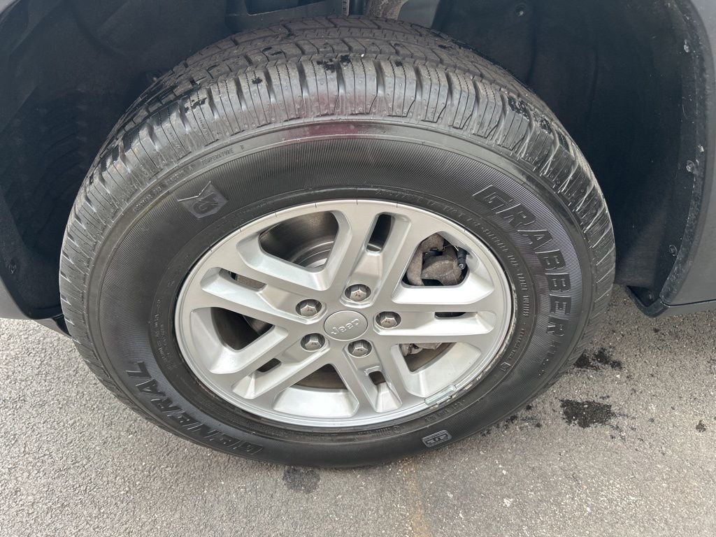 2022 Jeep Grand Cherokee Laredo 4x4