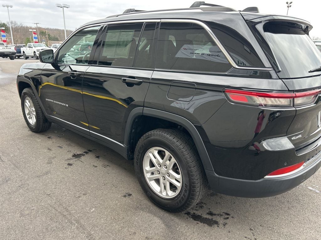 2022 Jeep Grand Cherokee Laredo 4x4