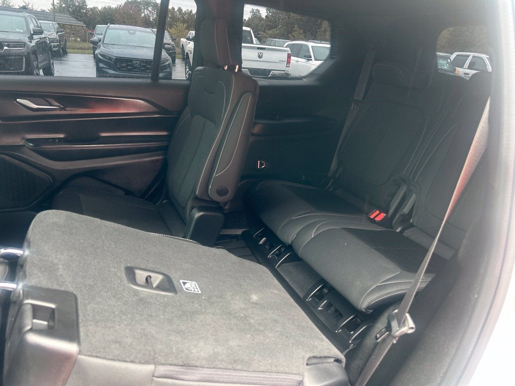 2025 Jeep Grand Cherokee L Laredo X 4x4
