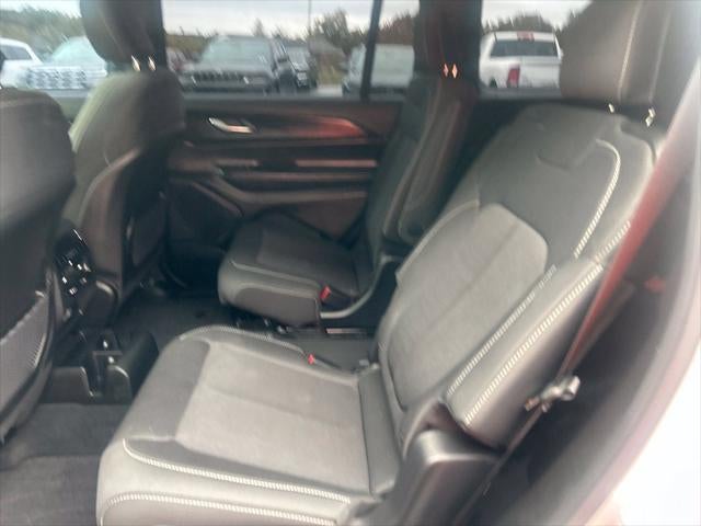 2025 Jeep Grand Cherokee L Laredo X 4x4