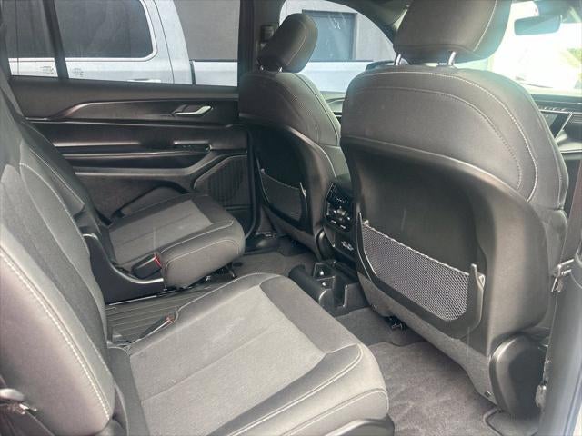 2025 Jeep Grand Cherokee L Laredo X 4x4