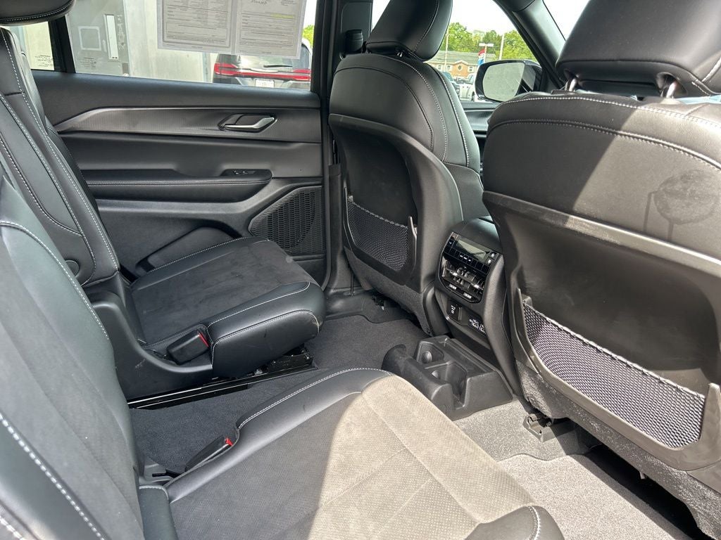 2023 Jeep Grand Cherokee L Altitude 4x4