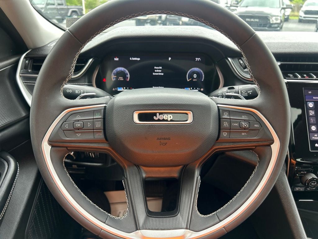 2023 Jeep Grand Cherokee L Laredo 4x4