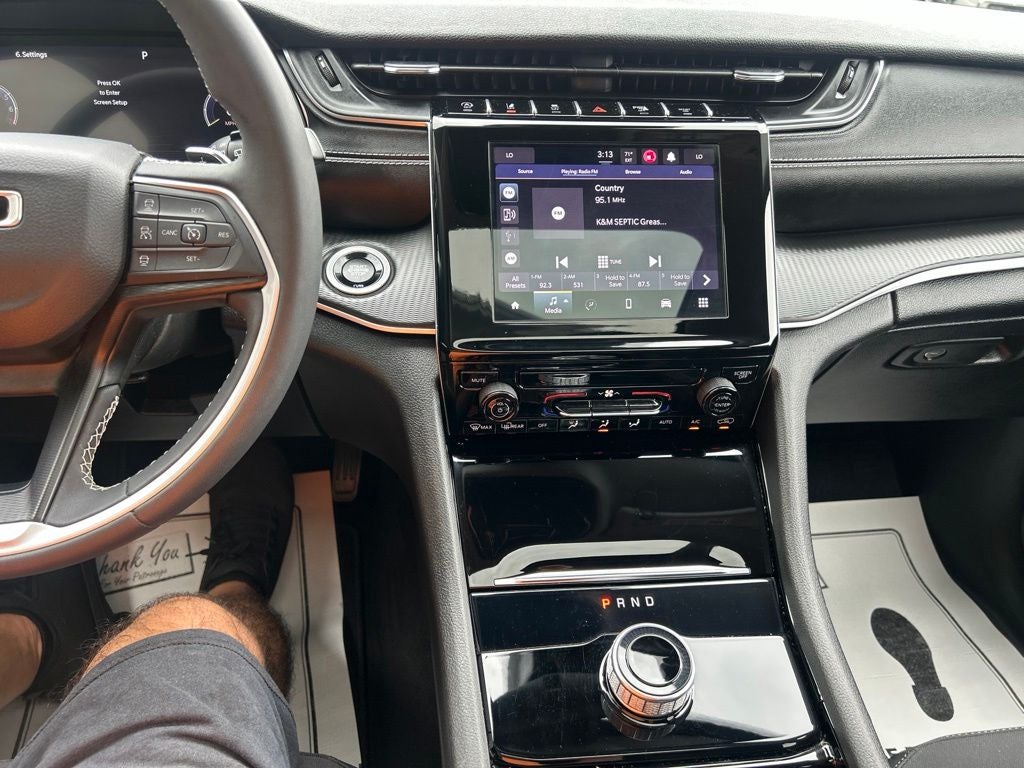 2023 Jeep Grand Cherokee L Laredo 4x4