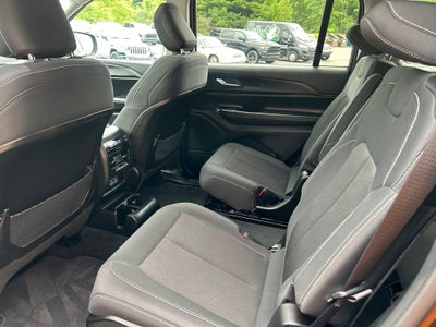 2023 Jeep Grand Cherokee L Laredo 4x4