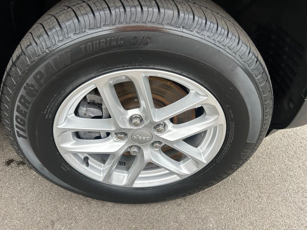 2023 Jeep Grand Cherokee L Laredo 4x4