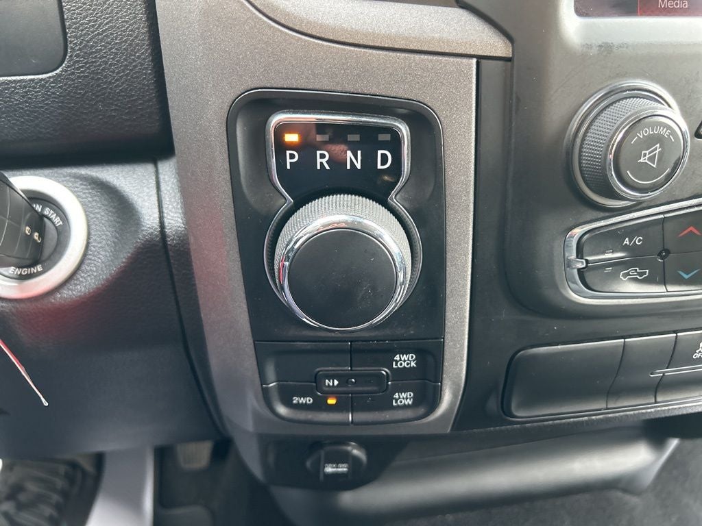 2024 RAM 1500 Classic Tradesman Crew Cab 4x4 6'4' Box